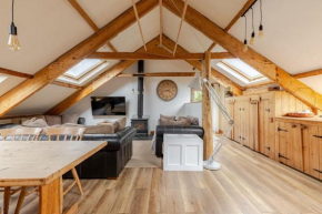 Bright and airy attic apartment Swallows Rest